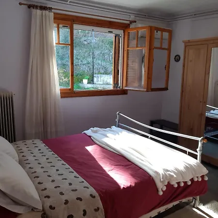 σπίτι σε ελαιώνα, House In An Olive Grove Apartment Ária