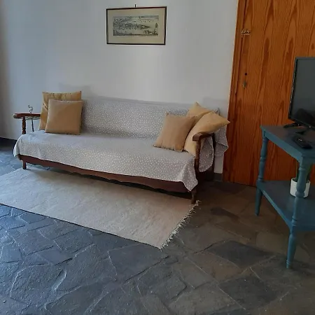σπίτι σε ελαιώνα, House In An Olive Grove Apartman *