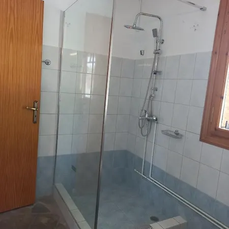 σπίτι σε ελαιώνα, House In An Olive Grove