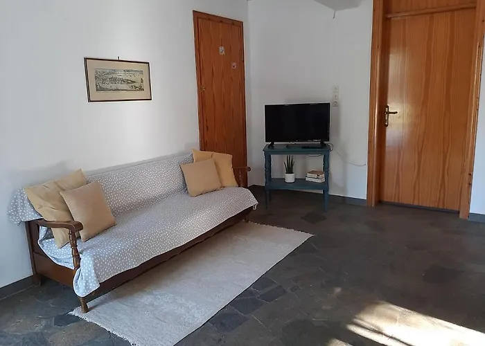 Apartament σπίτι σε ελαιώνα, House In An Olive Grove