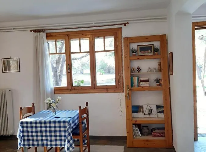 σπίτι σε ελαιώνα, House In An Olive Grove * Ária